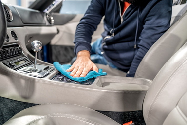 Autopflege-Innenraum: Gerüche entfernen, Sitze retten