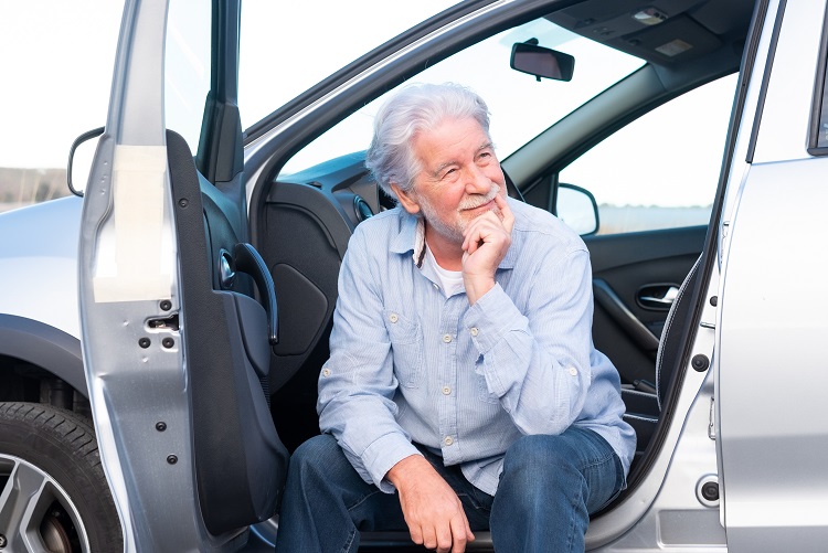 Führerschein 70+: Was Senioren wissen sollten